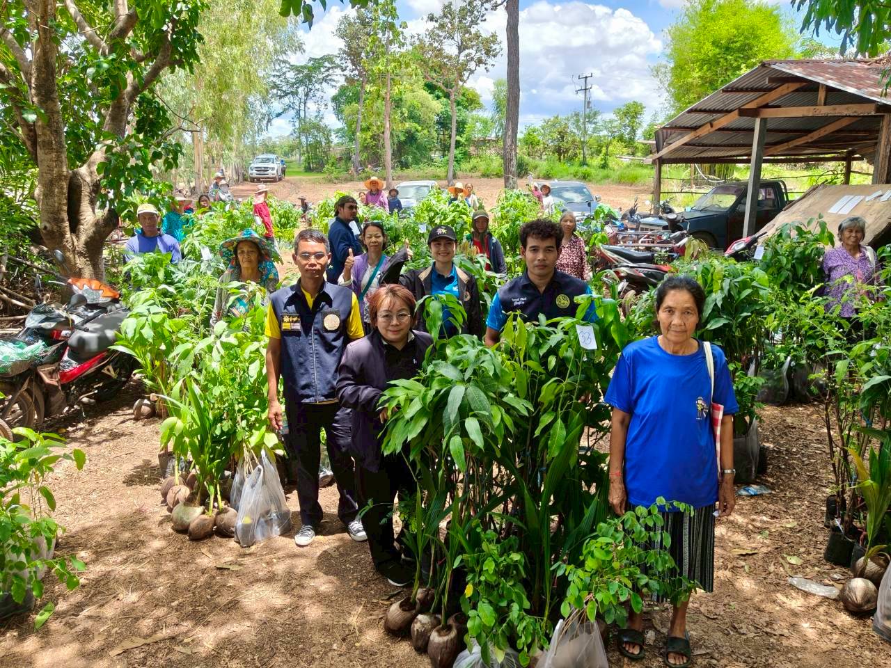 title - วันที่ 18 - 19 พฤษภาคม 2569 สำนักงานการปฏิรูปที่ดินจังหวัดอุบลราชธานีนายทินกร เพียภูเขียว ปฏิรูปที่ดินจังหวัดอุบลราชธานี มอบหมายให้กลุ่มยุทธศาสตร์ และการปฏิรูปที่ดิน มอบพันธุ์ต้นไม้ และวัสดุการเกษตร ให้กับเกษตรกรที่เข้าร่วมฝึกอบรมโครงการพัฒนาเกษตรกรรมยั่งยืน กิจกรรมพัฒนาเกษตรกรรมยั่งยืนในเขตปฏิรูปที่ดินจังหวัดอุบลราชธานี ปีงบประมาณ พ.ศ. 2569 และผู้นำเกษตรกรแปลงต้นแบบ